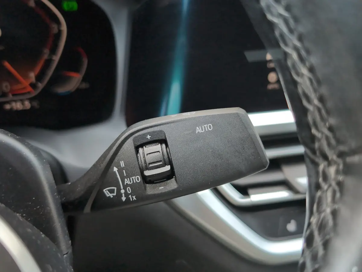 318i Executive Edition | M Sport | Harman/Kardon | Stoelverwarming | Camera | Cruise control | Navi |