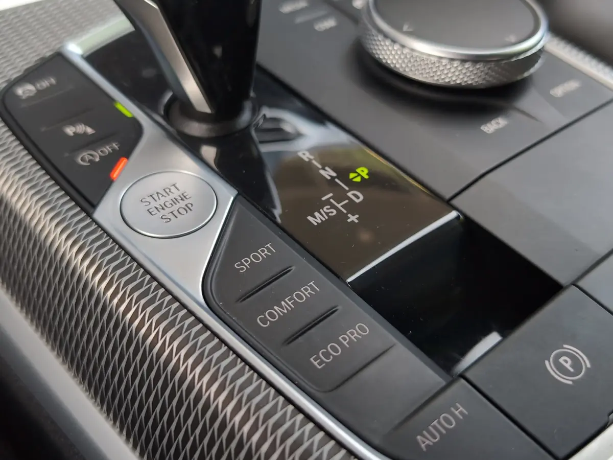 318i Executive Edition | M Sport | Harman/Kardon | Stoelverwarming | Camera | Cruise control | Navi |