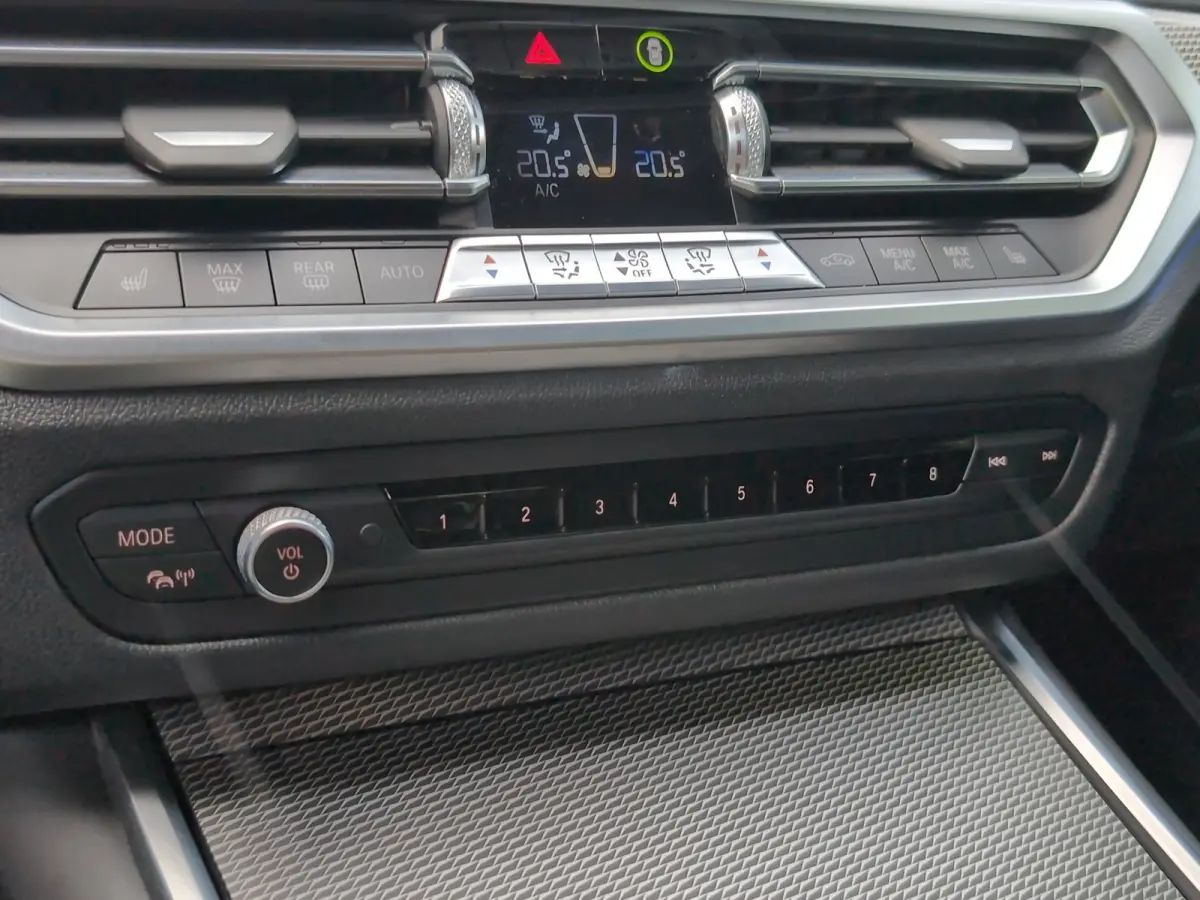 318i Executive Edition | M Sport | Harman/Kardon | Stoelverwarming | Camera | Cruise control | Navi |