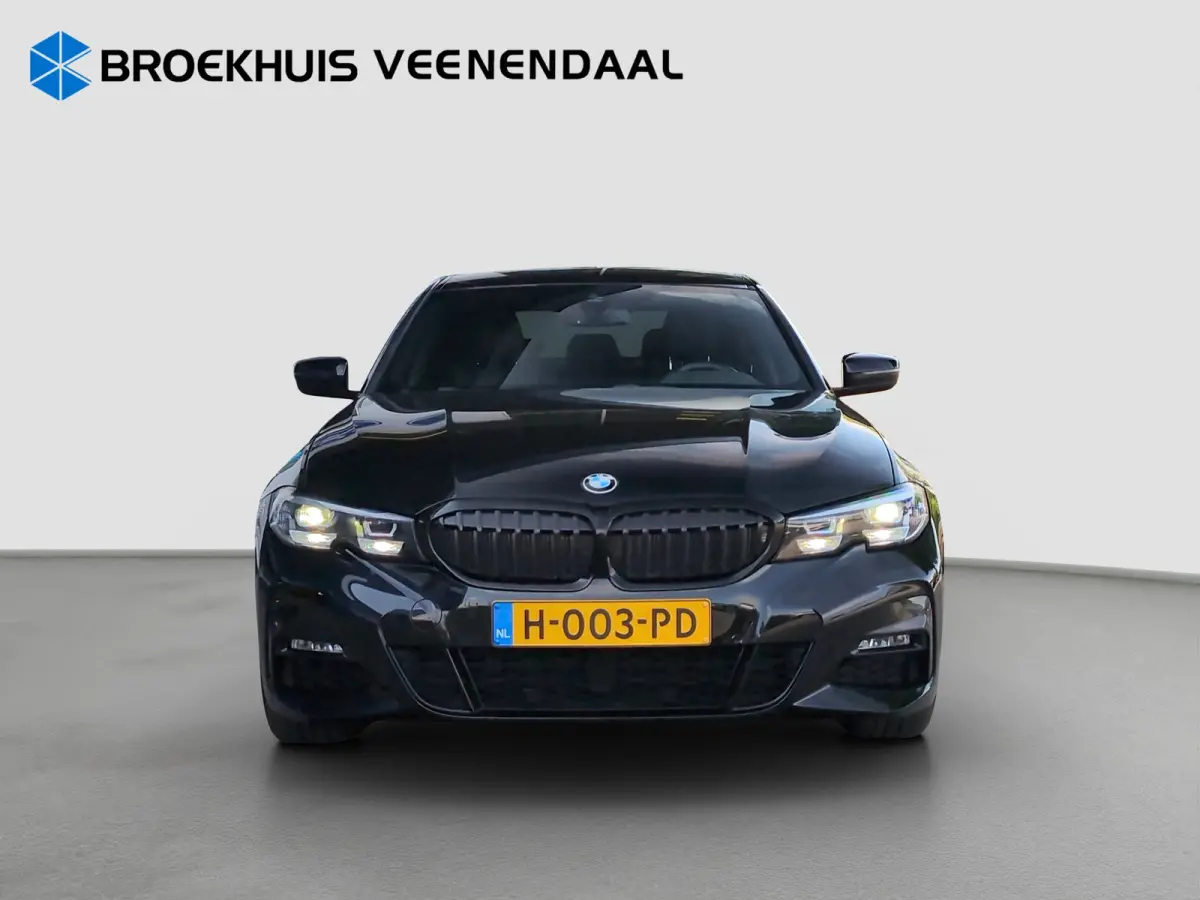 318i Executive Edition | M Sport | Harman/Kardon | Stoelverwarming | Camera | Cruise control | Navi |