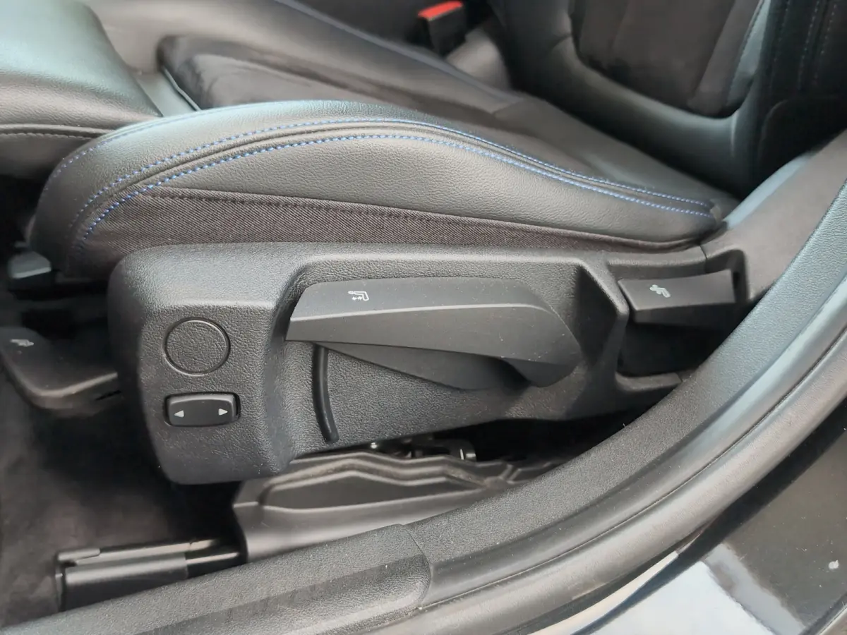 318i Executive Edition | M Sport | Harman/Kardon | Stoelverwarming | Camera | Cruise control | Navi |