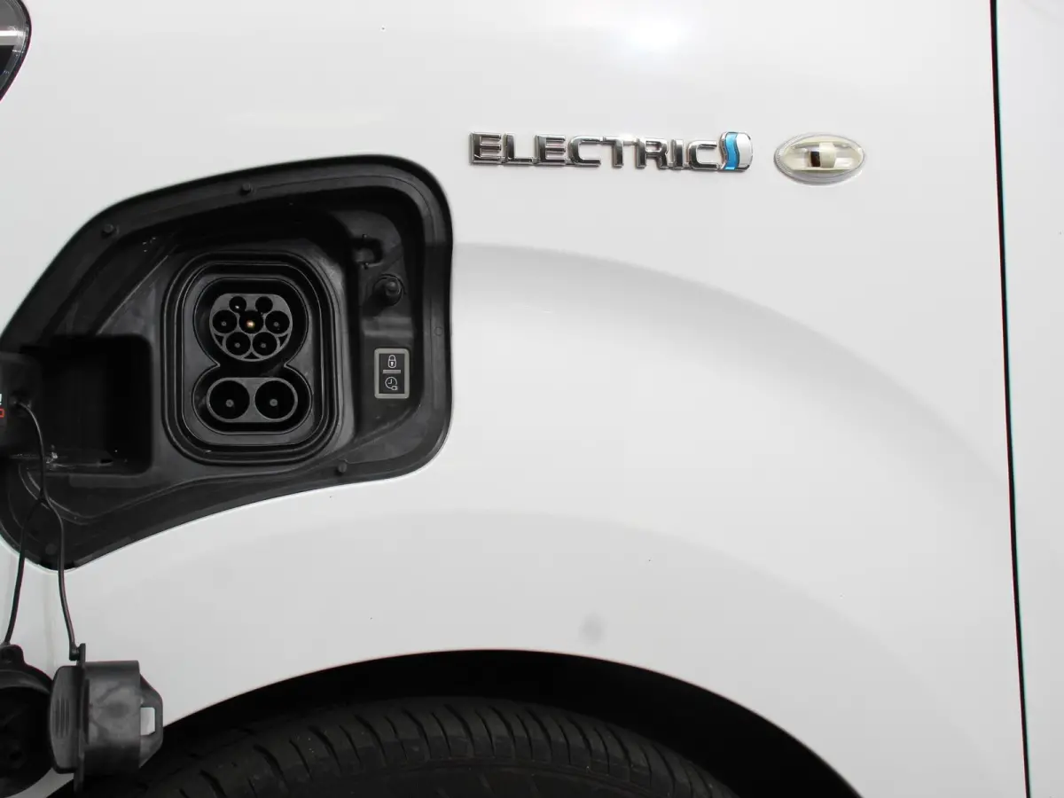 Verso Luxury L2 8persoons PERSONENBUS 8p SOH 89% Navigatie Parkeersensoren Cruise Control Stoelverwarming Climate Control LM Velgen