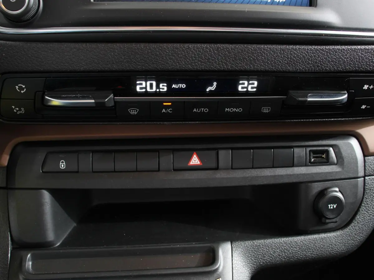 Verso Luxury L2 8persoons PERSONENBUS 8p SOH 89% Navigatie Parkeersensoren Cruise Control Stoelverwarming Climate Control LM Velgen
