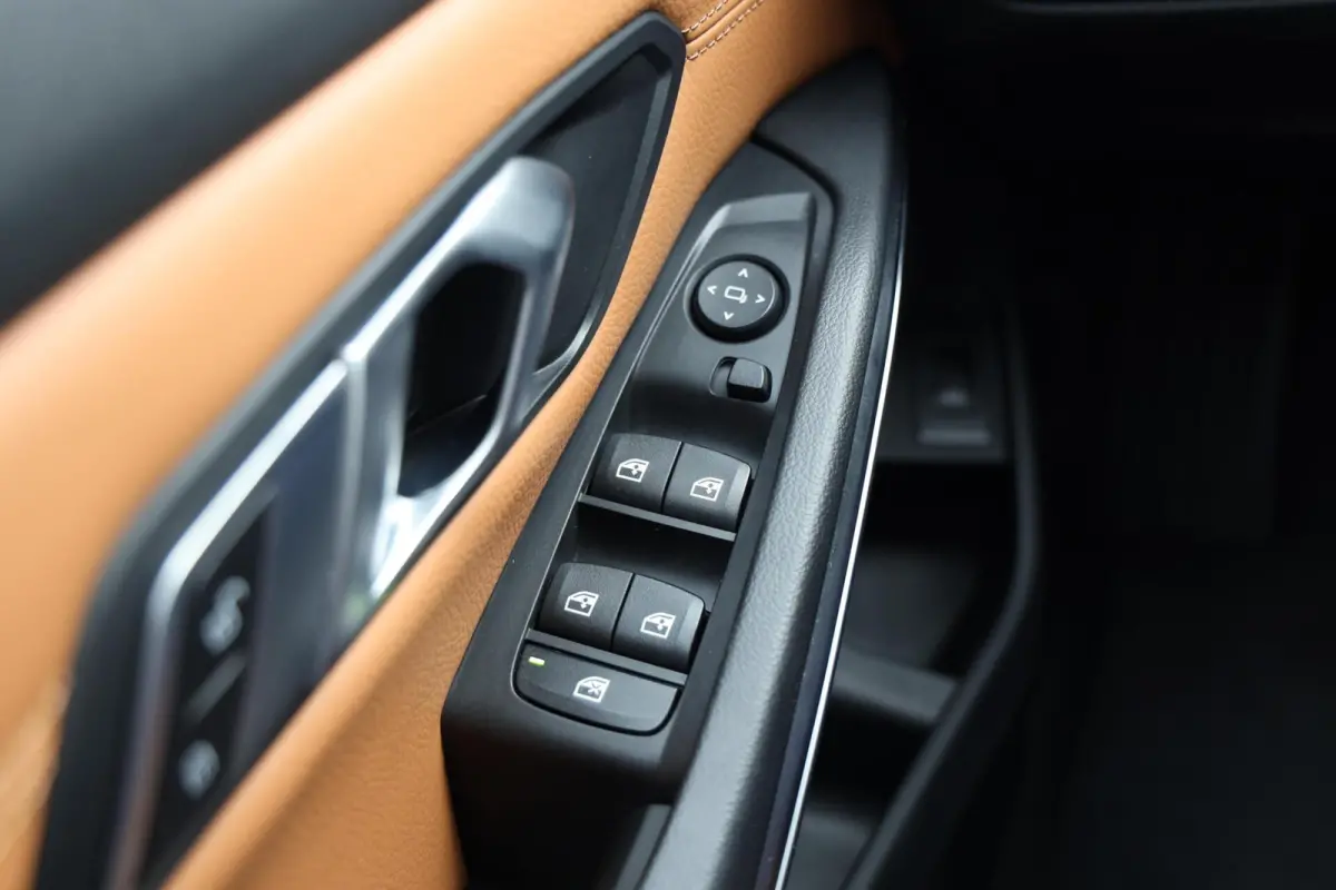318i Business Edition Plus|Leder|Automaat|Individual|Navi|Apple carplay/Android auto|Cruise|