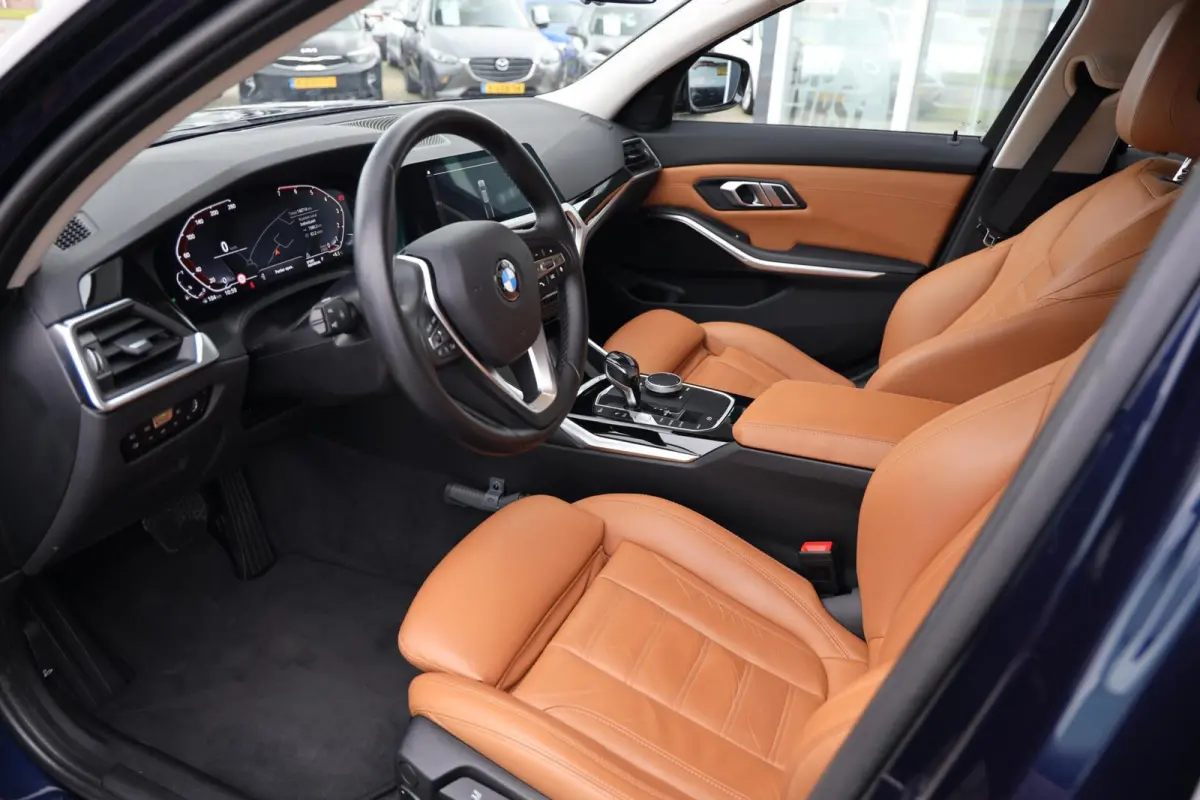 318i Business Edition Plus|Leder|Automaat|Individual|Navi|Apple carplay/Android auto|Cruise|