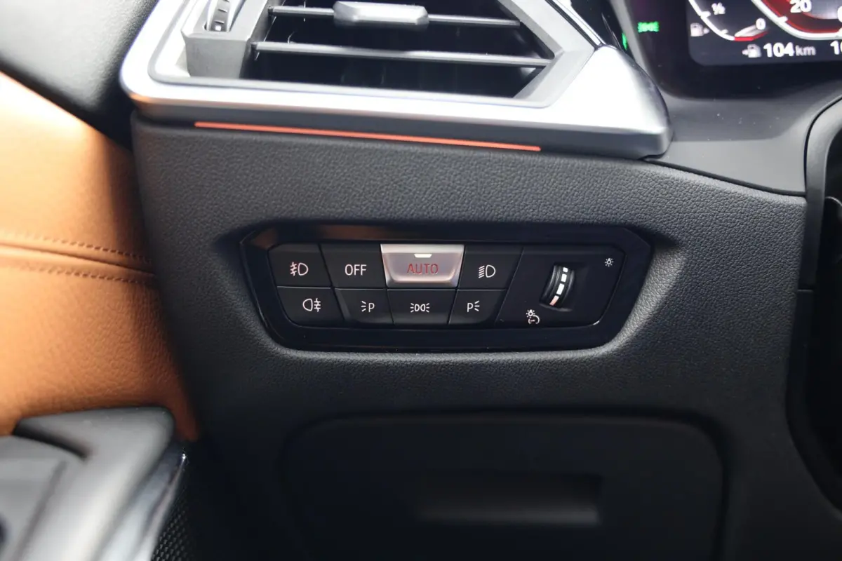 318i Business Edition Plus|Leder|Automaat|Individual|Navi|Apple carplay/Android auto|Cruise|