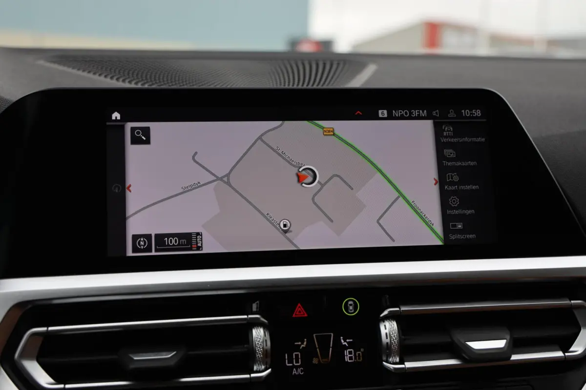 318i Business Edition Plus|Leder|Automaat|Individual|Navi|Apple carplay/Android auto|Cruise|