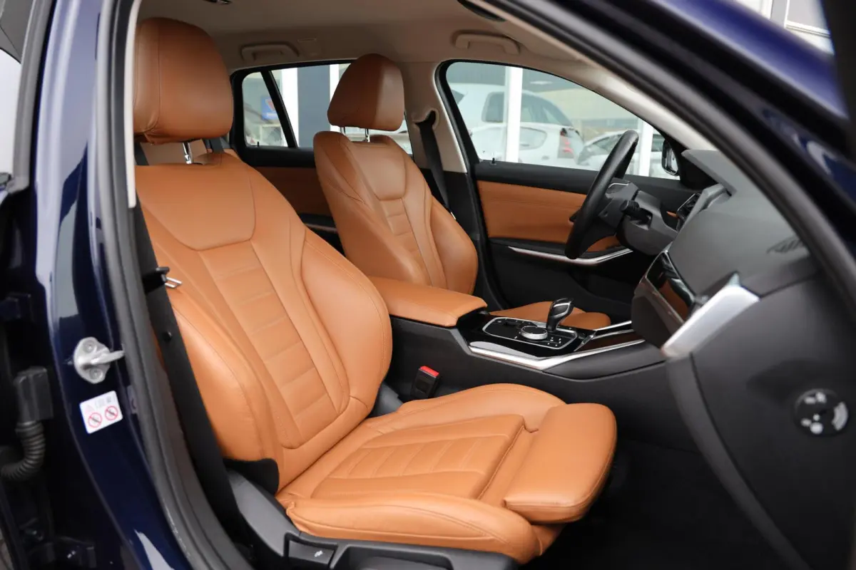 318i Business Edition Plus|Leder|Automaat|Individual|Navi|Apple carplay/Android auto|Cruise|