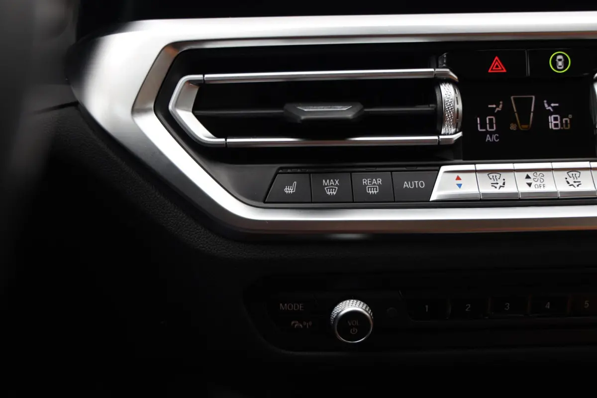 318i Business Edition Plus|Leder|Automaat|Individual|Navi|Apple carplay/Android auto|Cruise|