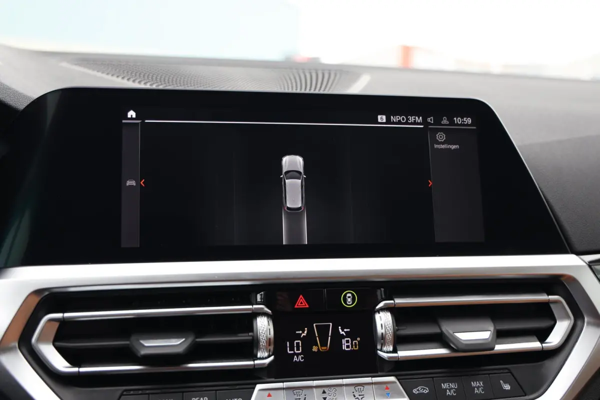 318i Business Edition Plus|Leder|Automaat|Individual|Navi|Apple carplay/Android auto|Cruise|