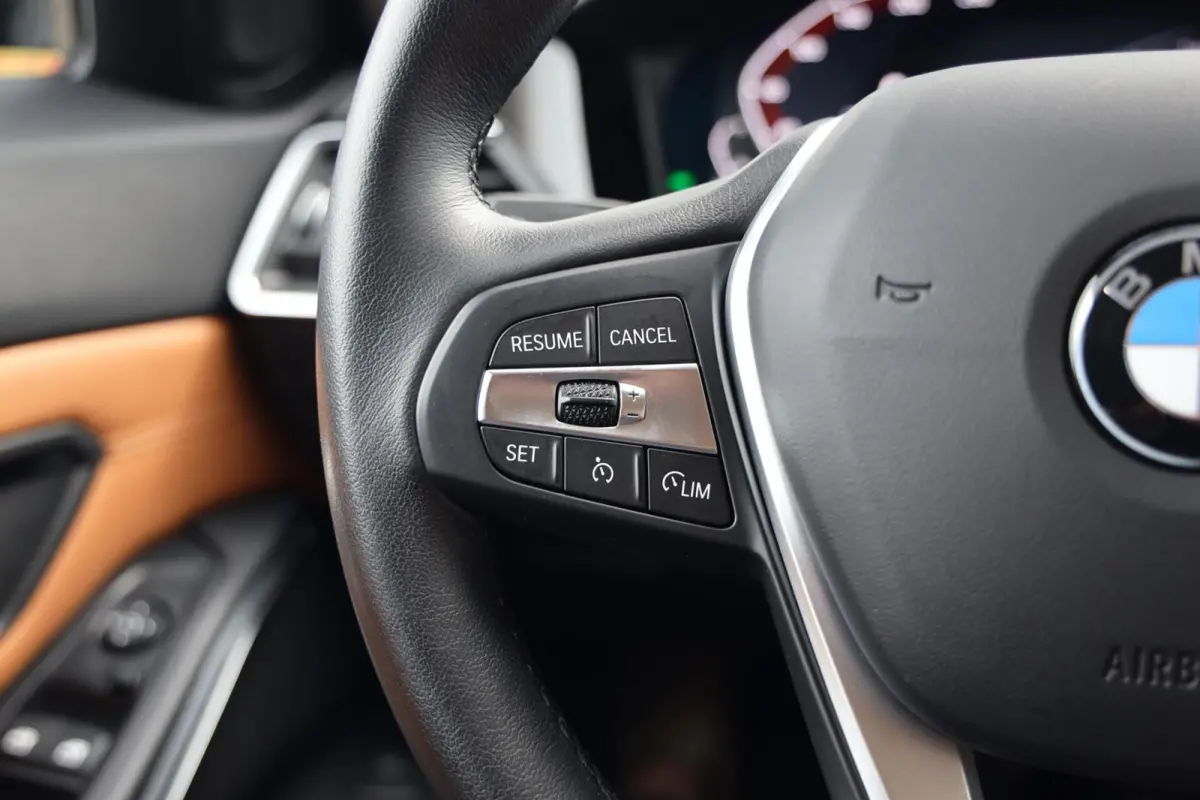 318i Business Edition Plus|Leder|Automaat|Individual|Navi|Apple carplay/Android auto|Cruise|