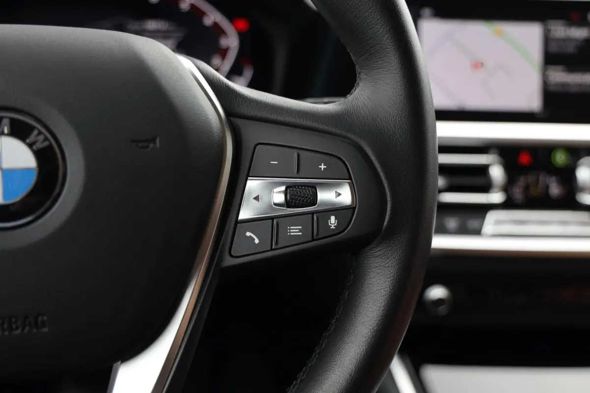 318i Business Edition Plus|Leder|Automaat|Individual|Navi|Apple carplay/Android auto|Cruise|
