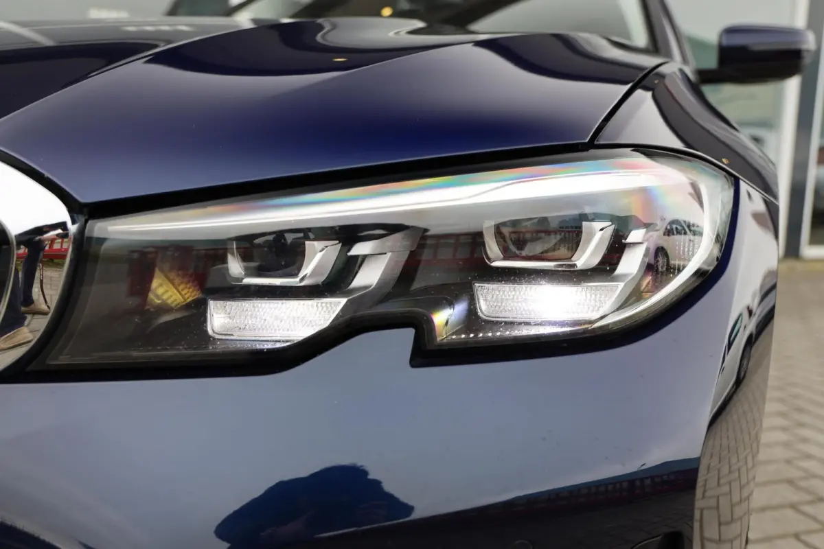 318i Business Edition Plus|Leder|Automaat|Individual|Navi|Apple carplay/Android auto|Cruise|