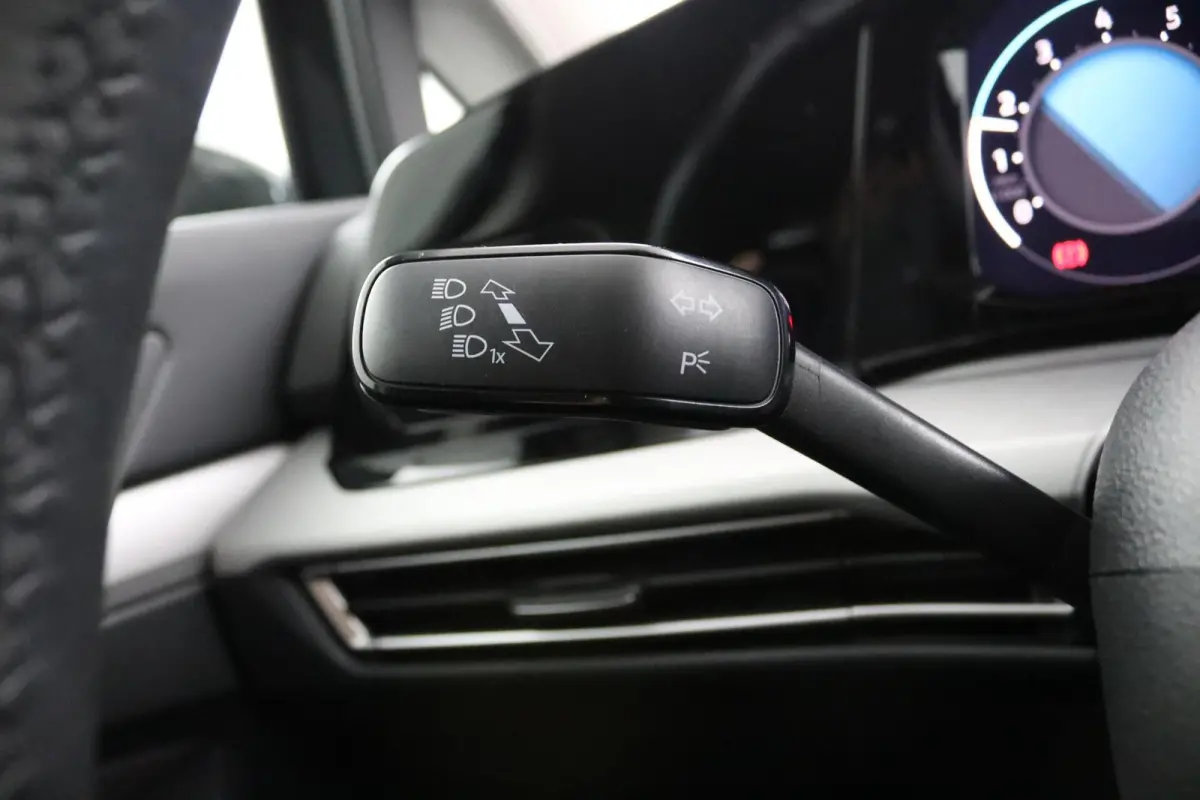 1.0 TSI Life | Adaptive cruise | Lichtmetaal |