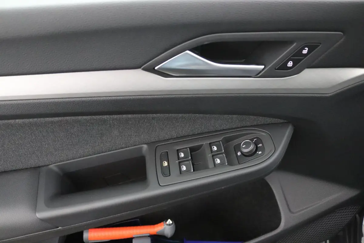 1.0 TSI Life | Adaptive cruise | Lichtmetaal |