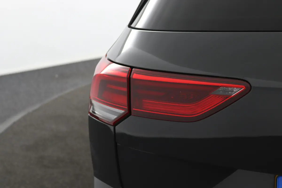 1.0 TSI Life | Adaptive cruise | Lichtmetaal |