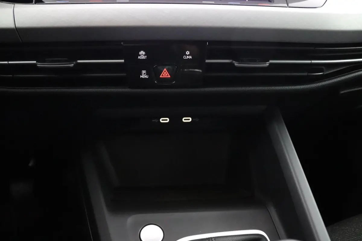 1.0 TSI Life | Adaptive cruise | Lichtmetaal |