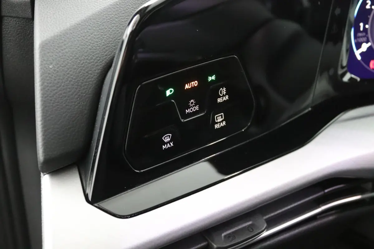 1.0 TSI Life | Adaptive cruise | Lichtmetaal |