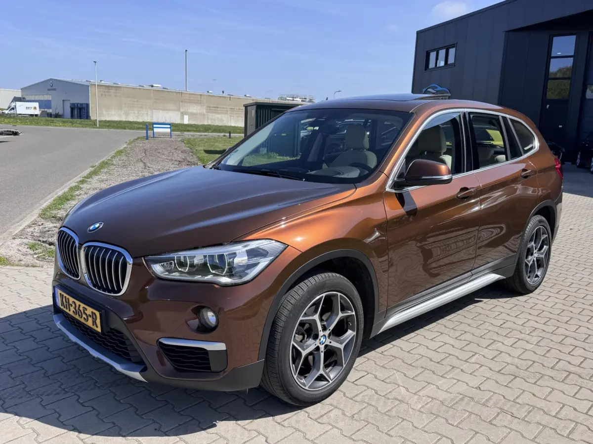 sDrive20i High Exe NL AUTO|AUTOMAAT|PANO|AFN. HAAK|HUD