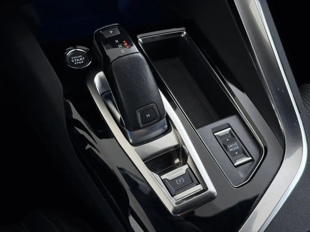130pk GT Automaat | 1ste eigenaar | FOCAL Audio | Camera | Stoelverwarming | Navigatie | LED lampen | Adaptieve Cruise Control