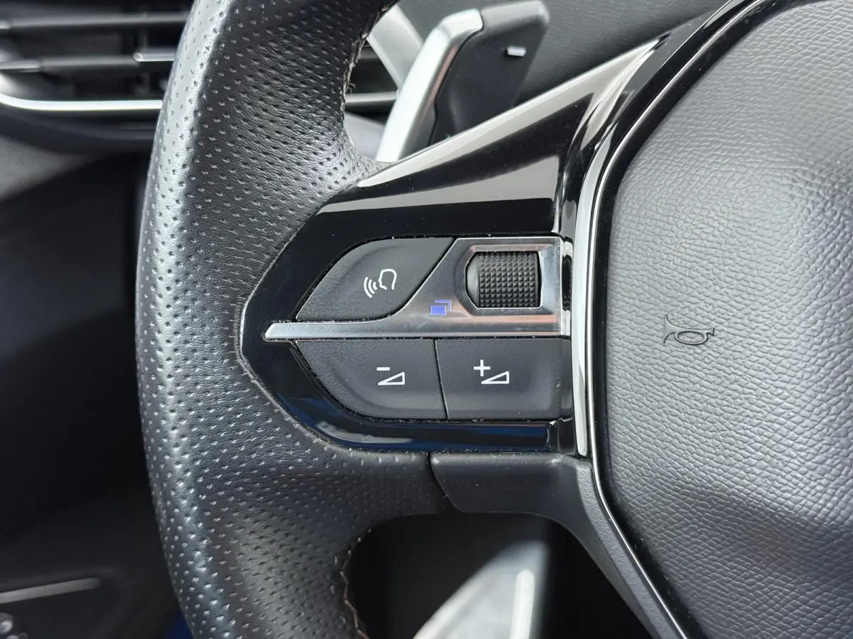 130pk GT Automaat | 1ste eigenaar | FOCAL Audio | Camera | Stoelverwarming | Navigatie | LED lampen | Adaptieve Cruise Control