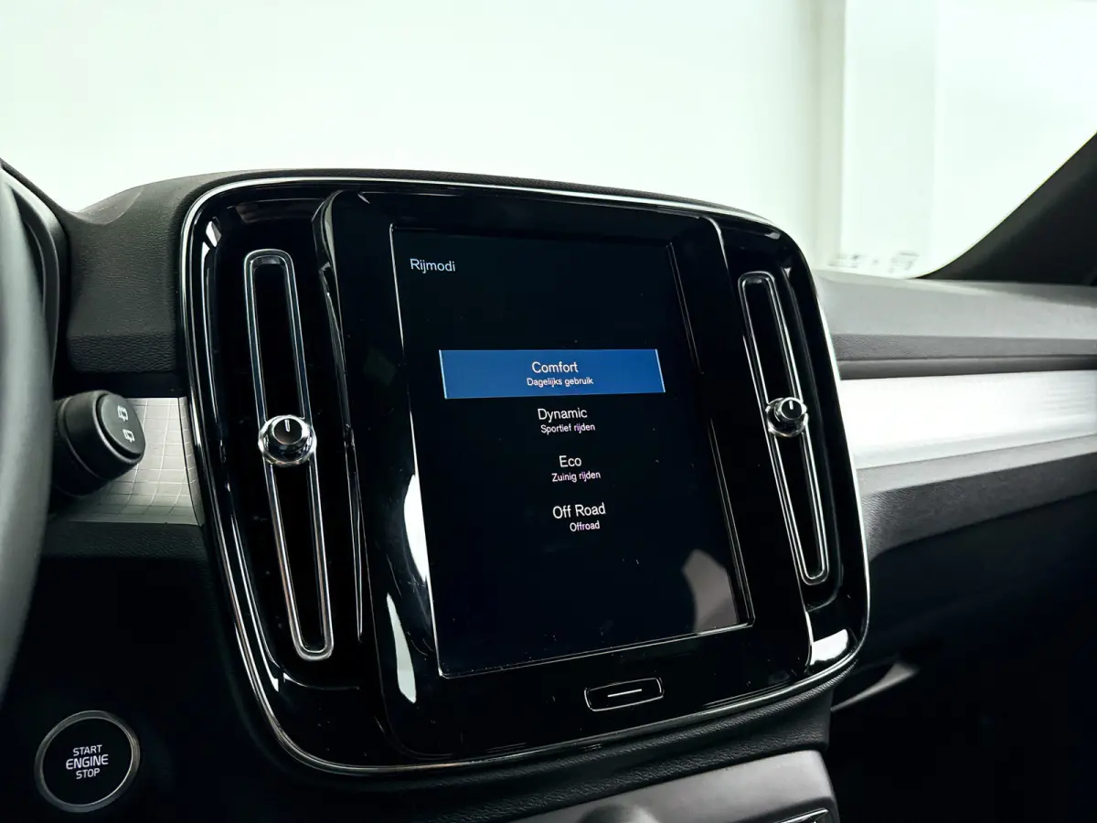 B3 Momentum | Park assist | Cruise control | Navigatie