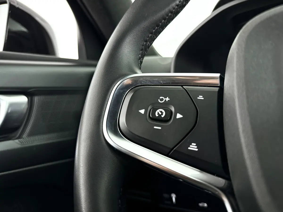 B3 Momentum | Park assist | Cruise control | Navigatie