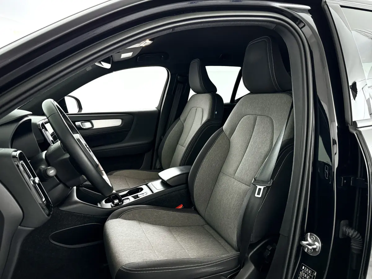 B3 Momentum | Park assist | Cruise control | Navigatie