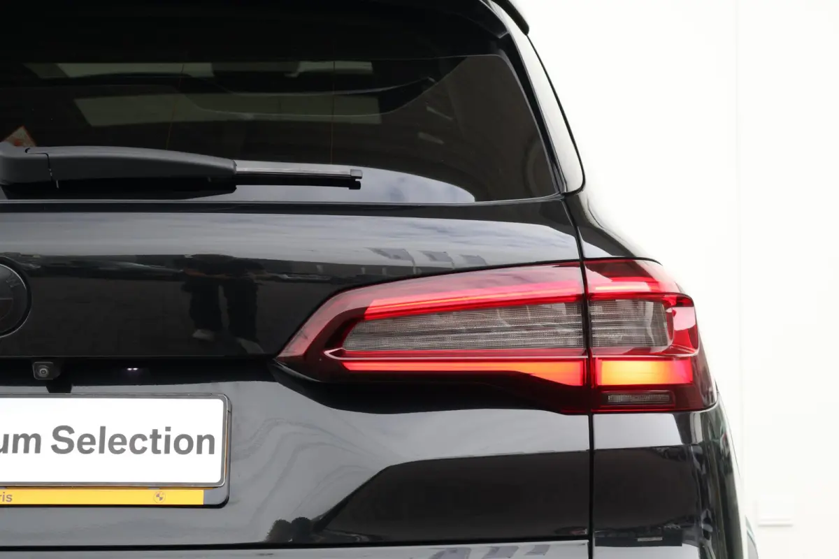 M Competition | Pano Dak | Parking Assistant Plus | Driving Assistant professional | Bowers & Wilkins | Laserlight | Multifunctionele Stoelen |