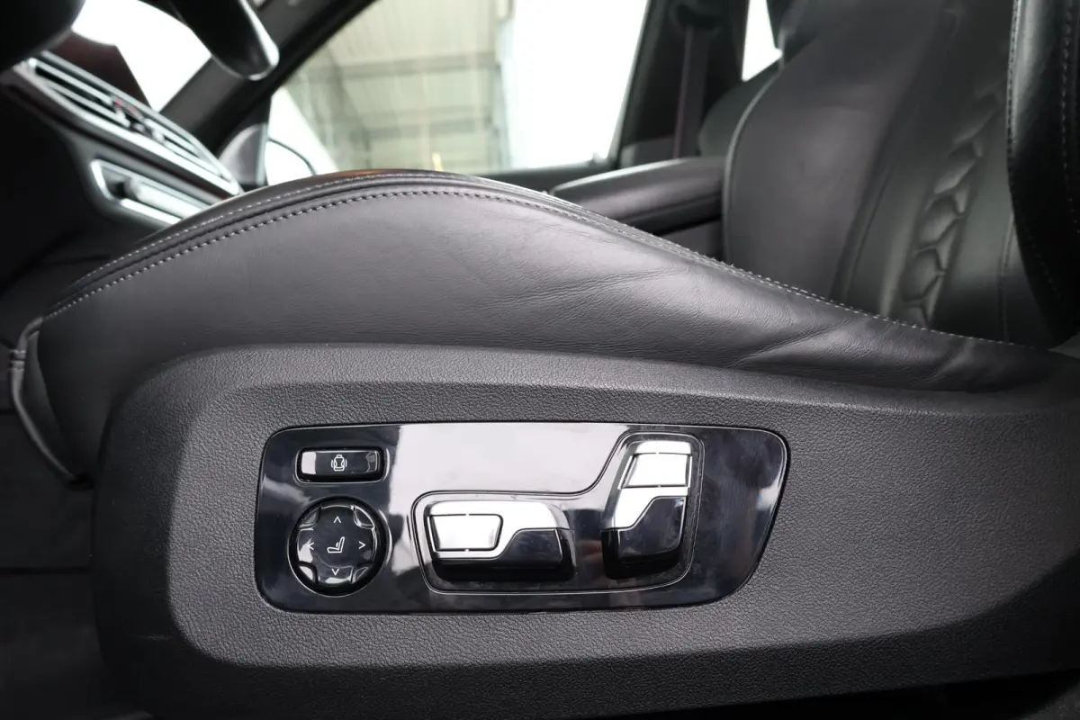 M Competition | Pano Dak | Parking Assistant Plus | Driving Assistant professional | Bowers & Wilkins | Laserlight | Multifunctionele Stoelen |