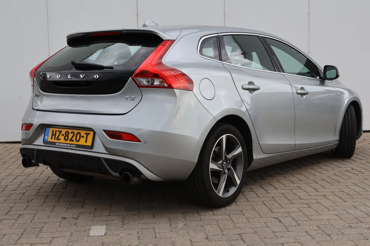2.0 T3 R-Design UNIEK! - Bomvolle auto!! - Standkachel - Adap. Cruise - Pano