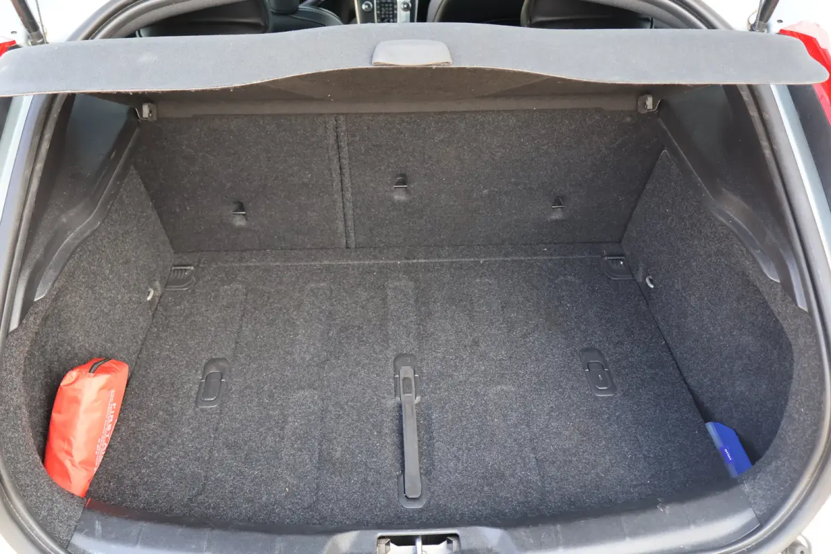 2.0 T3 R-Design UNIEK! - Bomvolle auto!! - Standkachel - Adap. Cruise - Pano
