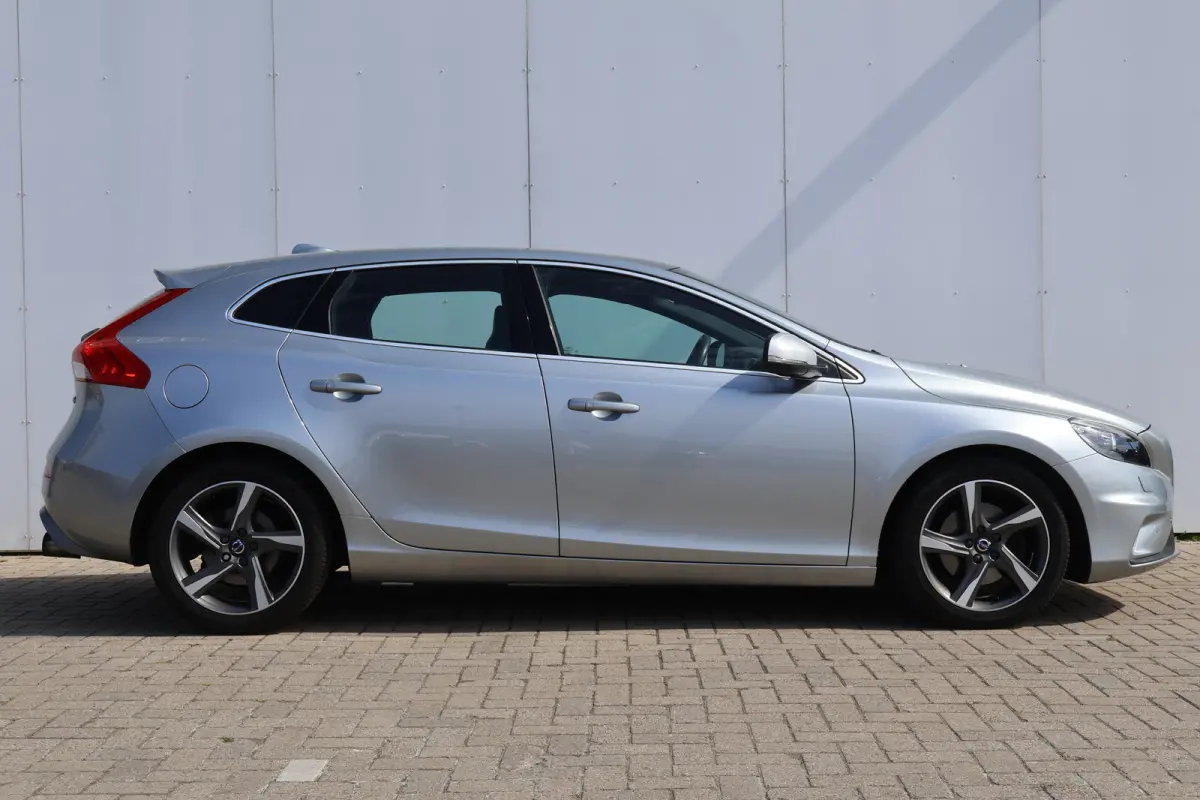 2.0 T3 R-Design UNIEK! - Bomvolle auto!! - Standkachel - Adap. Cruise - Pano