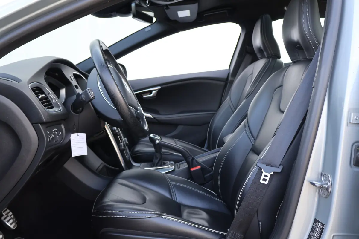 2.0 T3 R-Design UNIEK! - Bomvolle auto!! - Standkachel - Adap. Cruise - Pano
