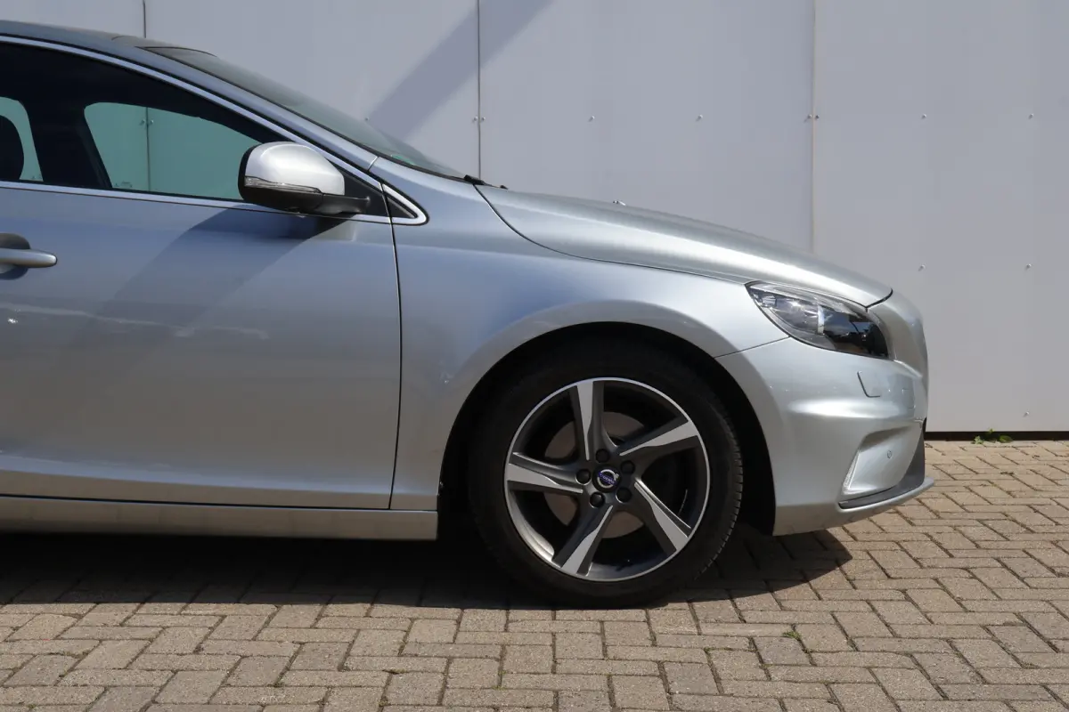 2.0 T3 R-Design UNIEK! - Bomvolle auto!! - Standkachel - Adap. Cruise - Pano