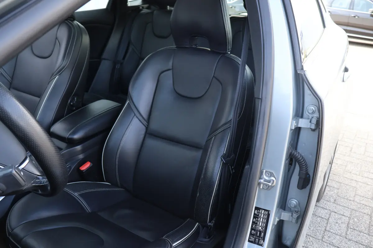 2.0 T3 R-Design UNIEK! - Bomvolle auto!! - Standkachel - Adap. Cruise - Pano
