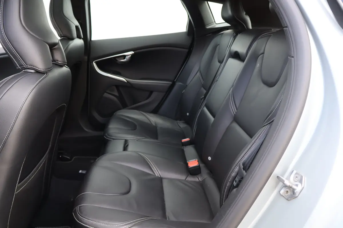 2.0 T3 R-Design UNIEK! - Bomvolle auto!! - Standkachel - Adap. Cruise - Pano