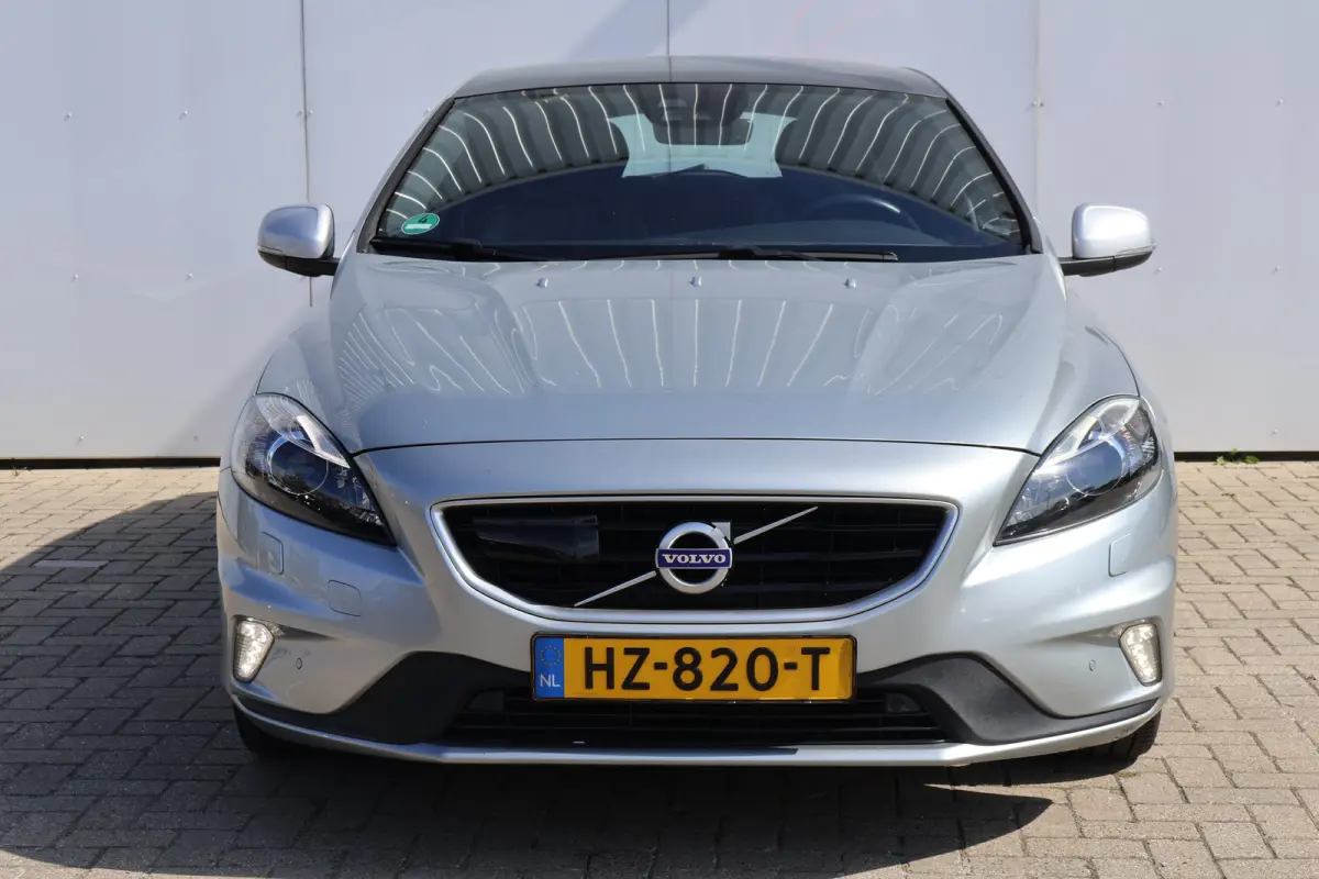 2.0 T3 R-Design UNIEK! - Bomvolle auto!! - Standkachel - Adap. Cruise - Pano