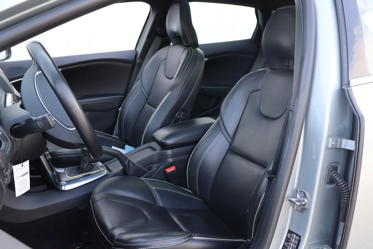 2.0 T3 R-Design UNIEK! - Bomvolle auto!! - Standkachel - Adap. Cruise - Pano