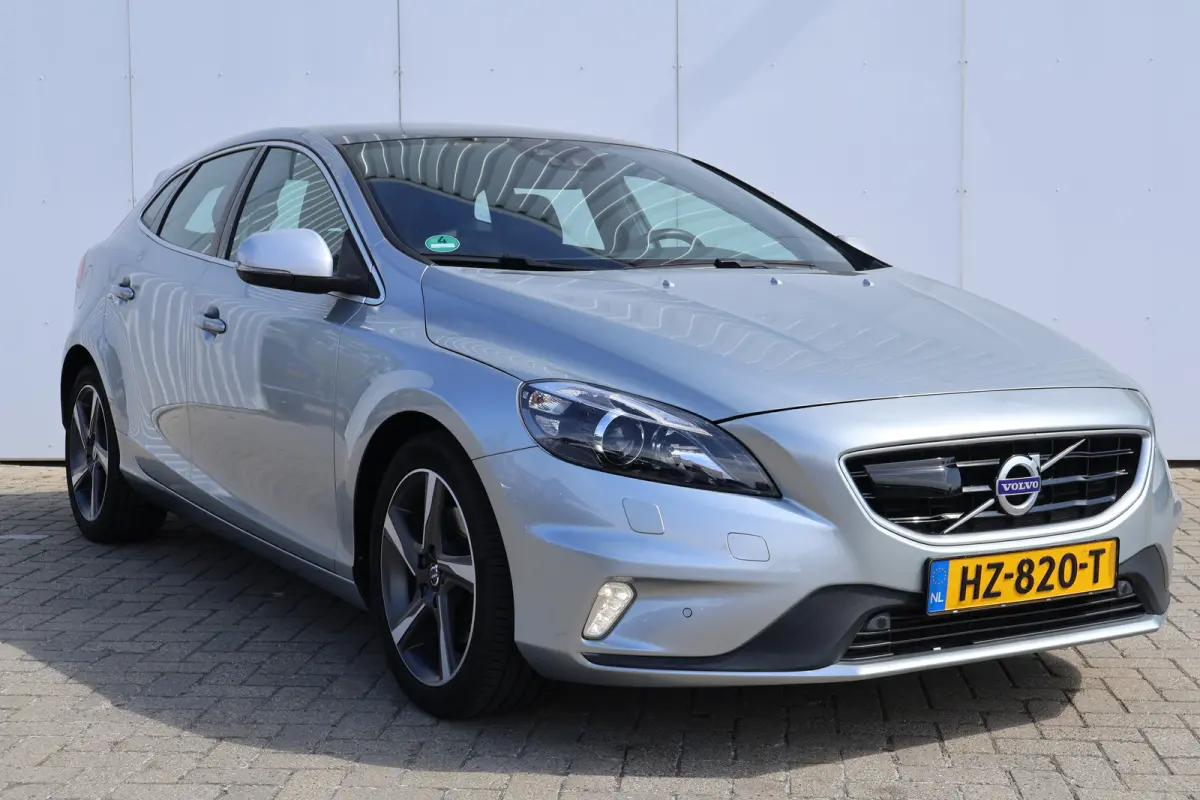 2.0 T3 R-Design UNIEK! - Bomvolle auto!! - Standkachel - Adap. Cruise - Pano