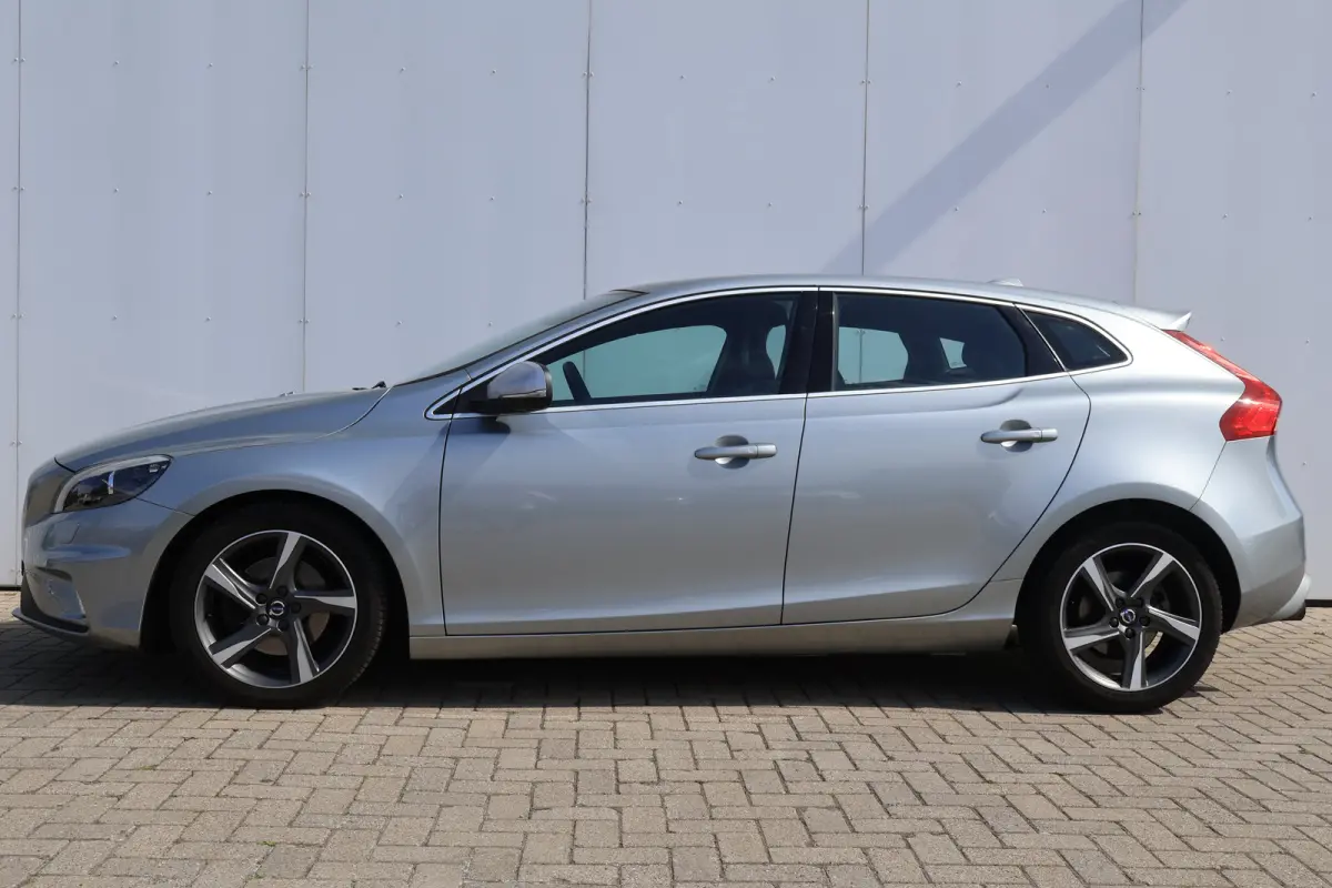 2.0 T3 R-Design UNIEK! - Bomvolle auto!! - Standkachel - Adap. Cruise - Pano