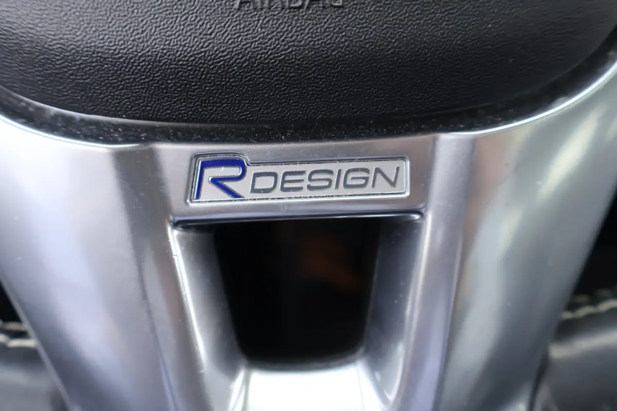 2.0 T3 R-Design UNIEK! - Bomvolle auto!! - Standkachel - Adap. Cruise - Pano