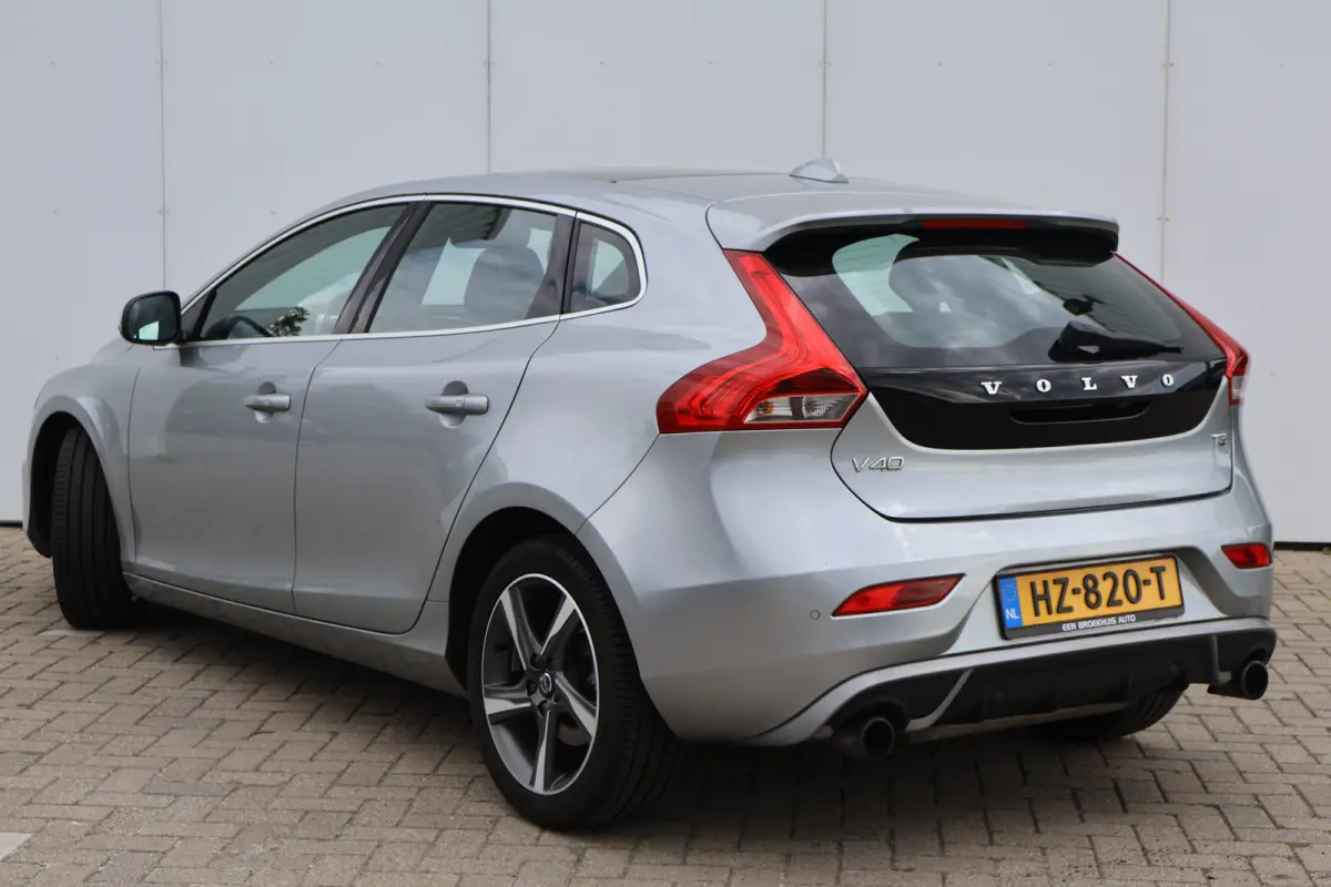 2.0 T3 R-Design UNIEK! - Bomvolle auto!! - Standkachel - Adap. Cruise - Pano