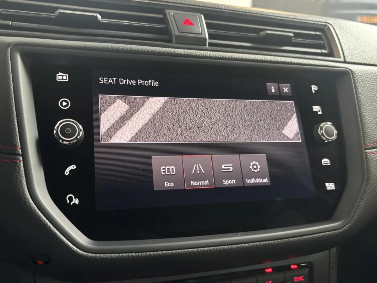 1.0 TSI 115 pk DSG FR Buss Intense | Navi | Cruise | Camera | PDC | CarPlay | 17" | 1e Eig | Org NL |