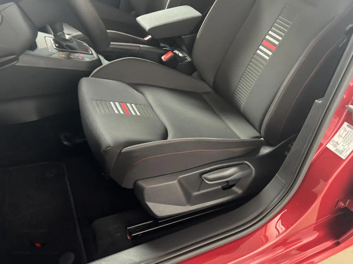 1.0 TSI 115 pk DSG FR Buss Intense | Navi | Cruise | Camera | PDC | CarPlay | 17" | 1e Eig | Org NL |
