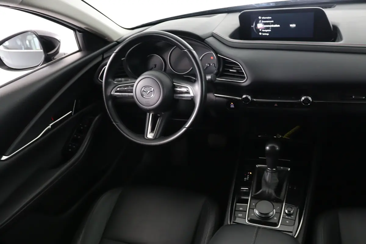2.0 e-SkyActiv-X M Hybrid Sportive | Dealer Onderhouden! | 1e Eigenaar! | LED | Bose | Trekhaak | Clima | Camera | Stoelverwarming | Cruise Adaptive | Keyless | HUD