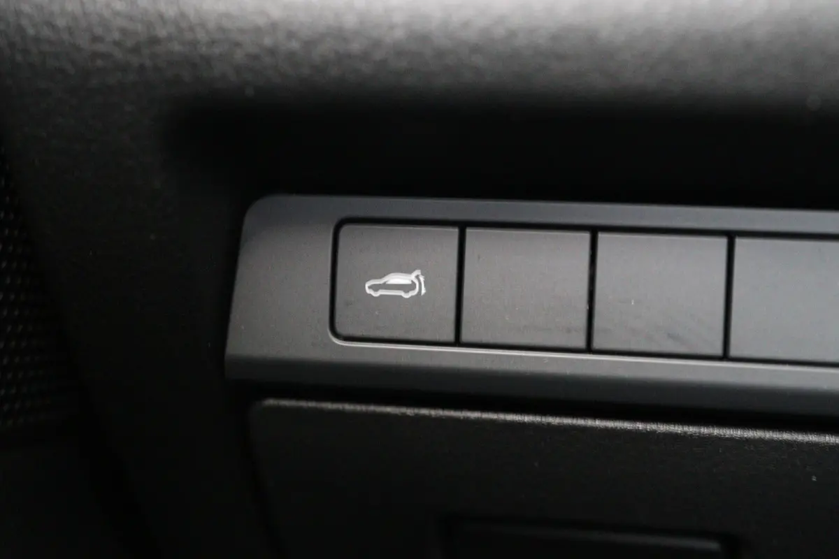 2.0 e-SkyActiv-X M Hybrid Sportive | Dealer Onderhouden! | 1e Eigenaar! | LED | Bose | Trekhaak | Clima | Camera | Stoelverwarming | Cruise Adaptive | Keyless | HUD