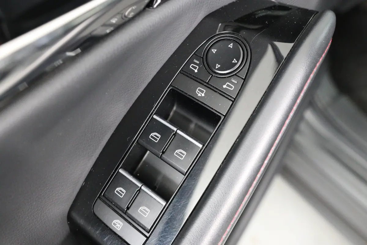 2.0 e-SkyActiv-X M Hybrid Sportive | Dealer Onderhouden! | 1e Eigenaar! | LED | Bose | Trekhaak | Clima | Camera | Stoelverwarming | Cruise Adaptive | Keyless | HUD