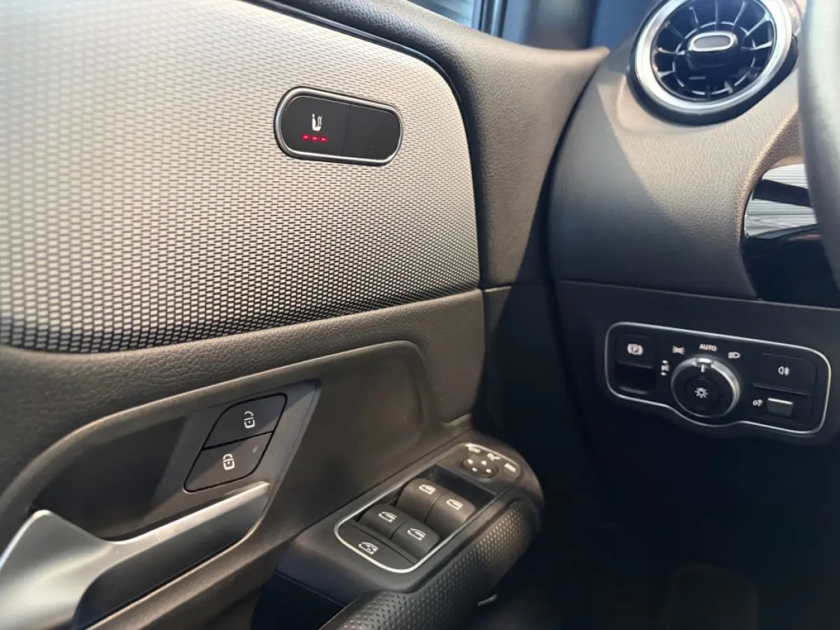 B 180 Aut. Leder LED Camera MBUX Widescreen Carplay Android e.Trekhaak