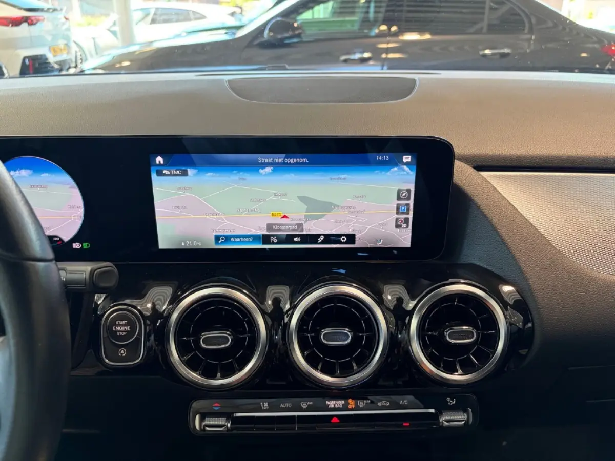 B 180 Aut. Leder LED Camera MBUX Widescreen Carplay Android e.Trekhaak